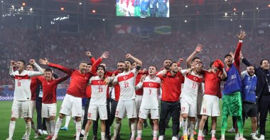 Türkiye&#039;s players celebrate after the UEFA Euro 2024 round of 16 football match with Austria at the Leipzig Stadium in Leipzig on July 2, 2024. (AFP Photo)