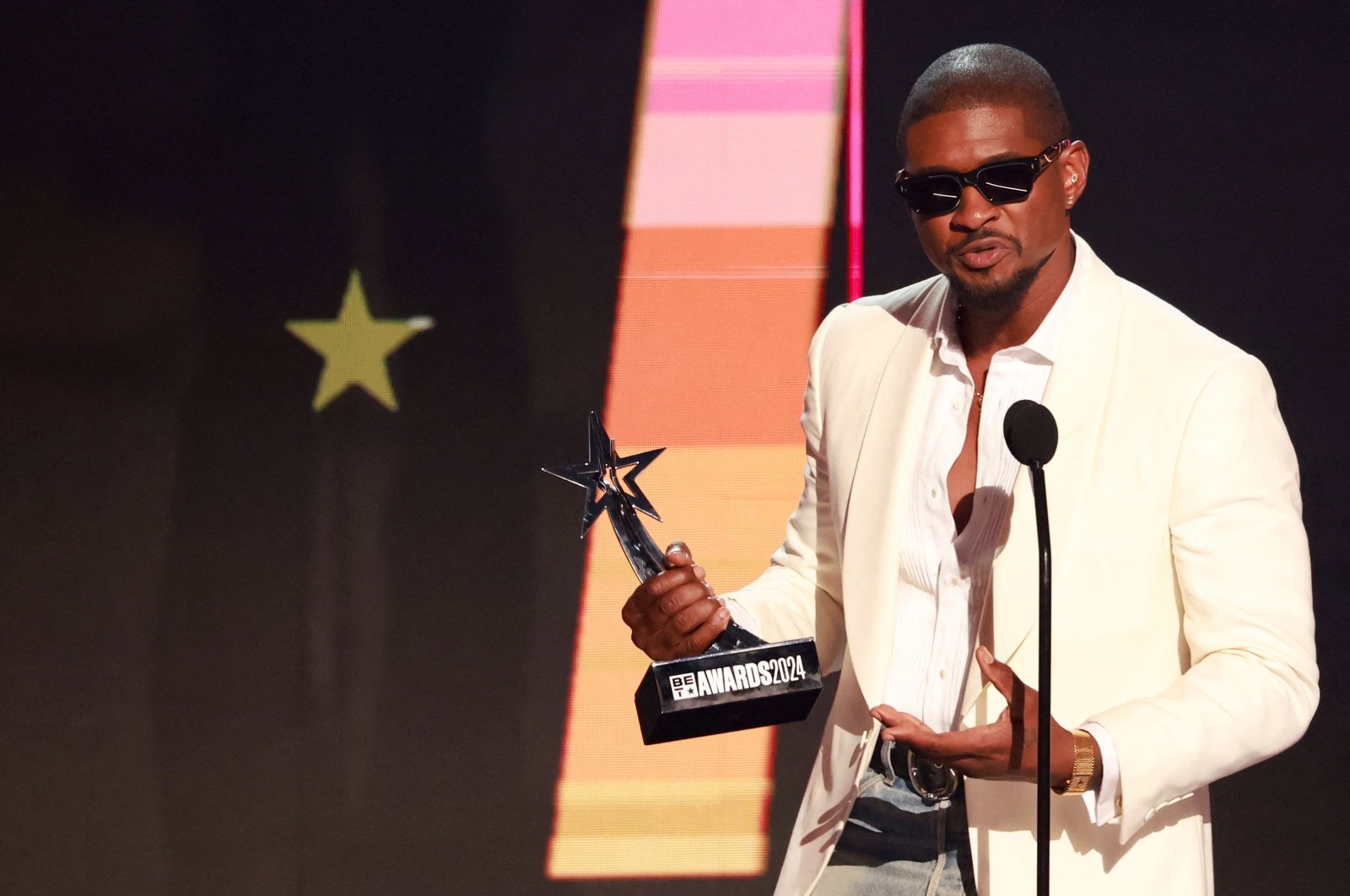 U.S. singer-songwriter Usher accepts the Male R&amp;B / Pop Artist award onstage during the 2024 BET Awards at the Peacock Theater, Los Angeles, U.S., June 30, 2024. (AFP Photo)