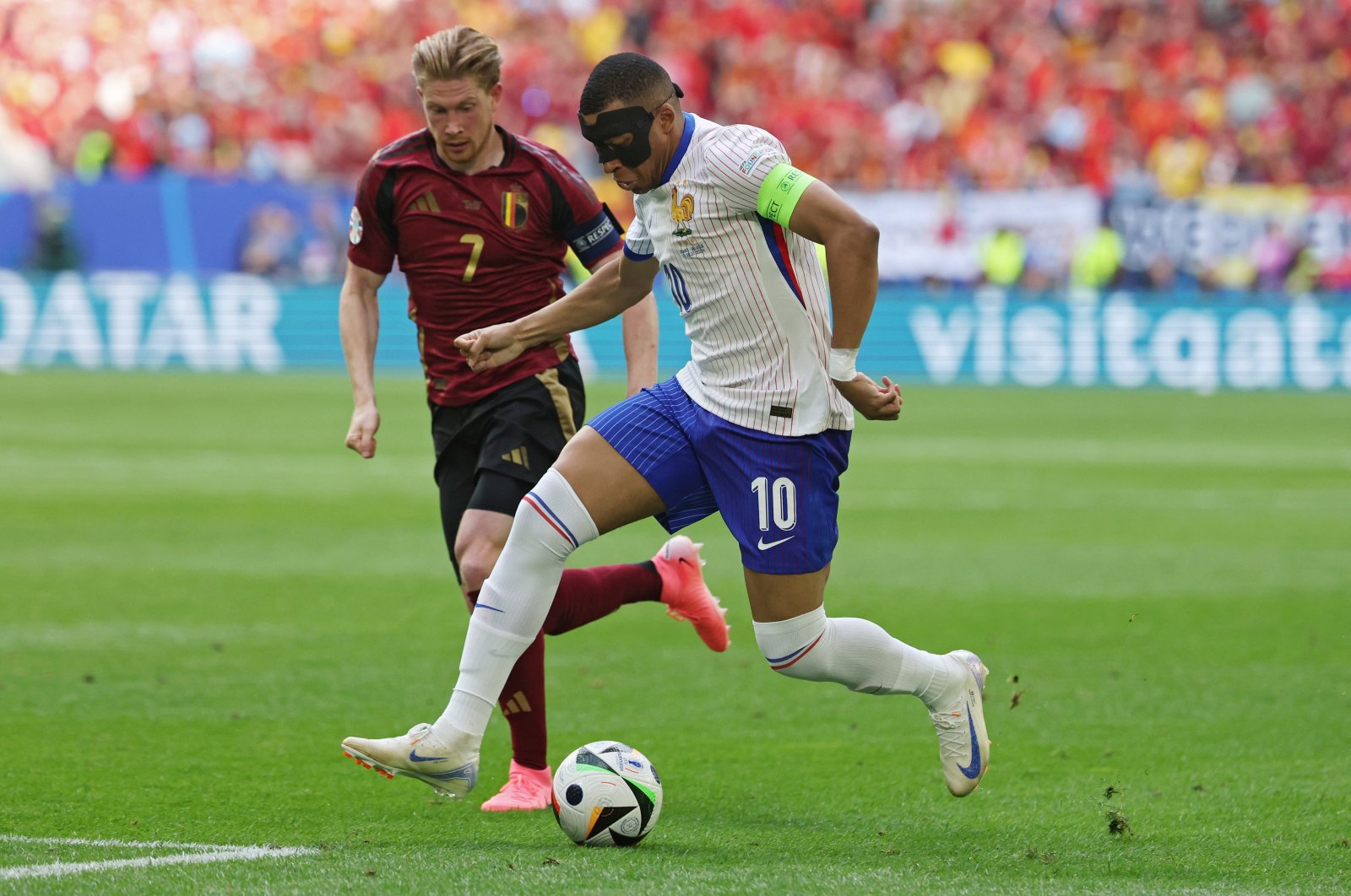 Belgium&#039;s Kevin de Bruyne (L) and France&#039;s Kylian Mbappe in action during the UEFA Euro 2024 round of 16 match, Dusseldorf, Germany, July 1, 2024. (EPA Photo)