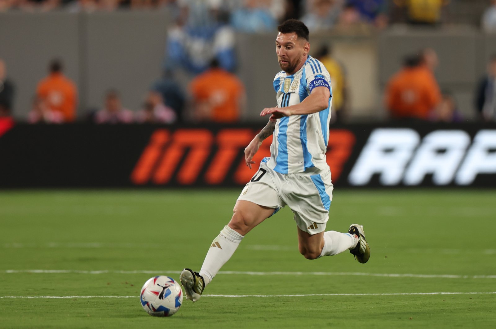 Argentina&#039;s Lionel Messi controls the ball during the CONMEBOL Copa America 2024 match against Chile at MetLife Stadium, East Rutherford, New Jersey, U.S., June 25, 2024. (Getty Images Photo)
