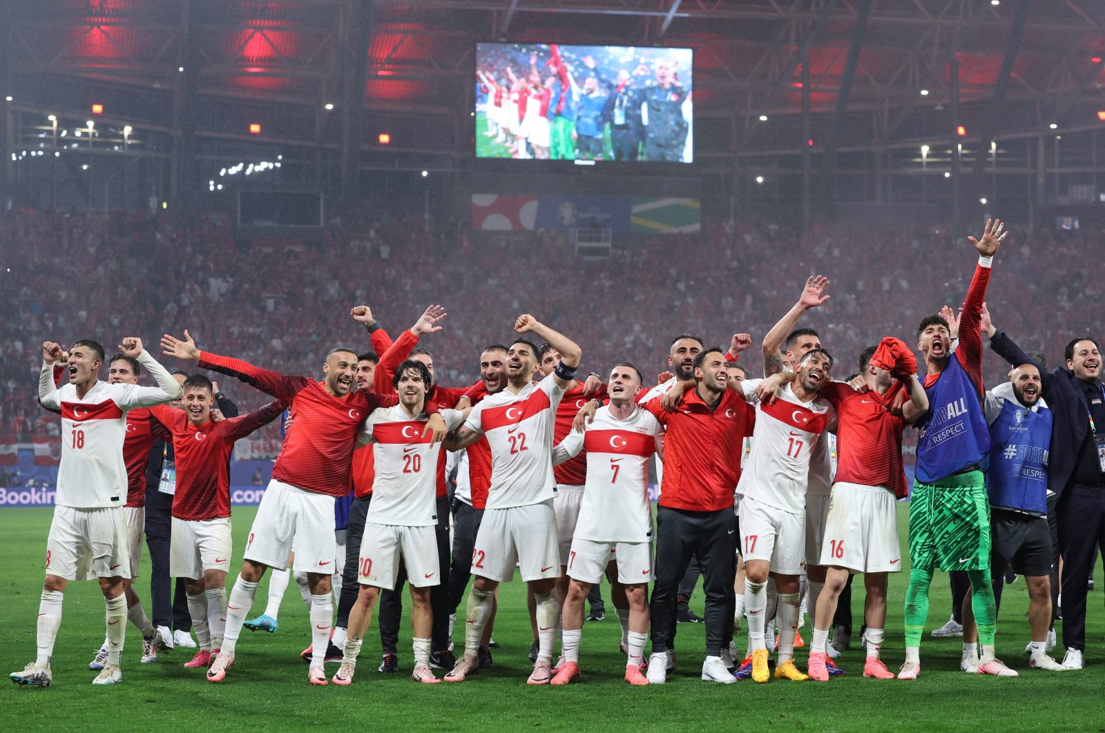 Türkiye&#039;s players celebrate after the UEFA Euro 2024 round of 16 football match with Austria at the Leipzig Stadium in Leipzig on July 2, 2024. (AFP Photo)