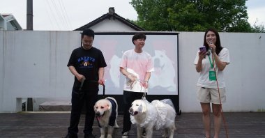 Dog owner Rye Ling stands on a stage alongside golden retrievers Bond and Bree as the dogs get married in Shanghai, China, June 29, 2024. (Reuters Photo)