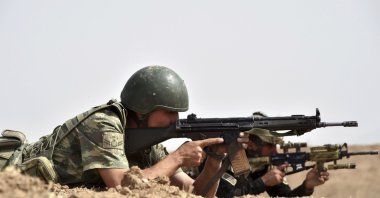 Turkish and Iraqi soldiers take part in military exercises in Silopi, near the Habur border gate with Iraq, southeastern Türkiye, Sept. 26, 2017.  (AP Photo)