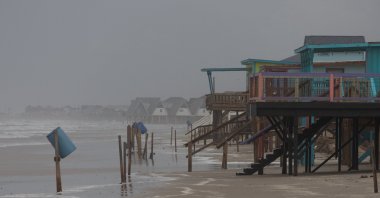 Rain and swells from Hurricane Beryl approach homes along Surfside Beach, Texas, U.S., July 7, 2024. (Reuters Photo)