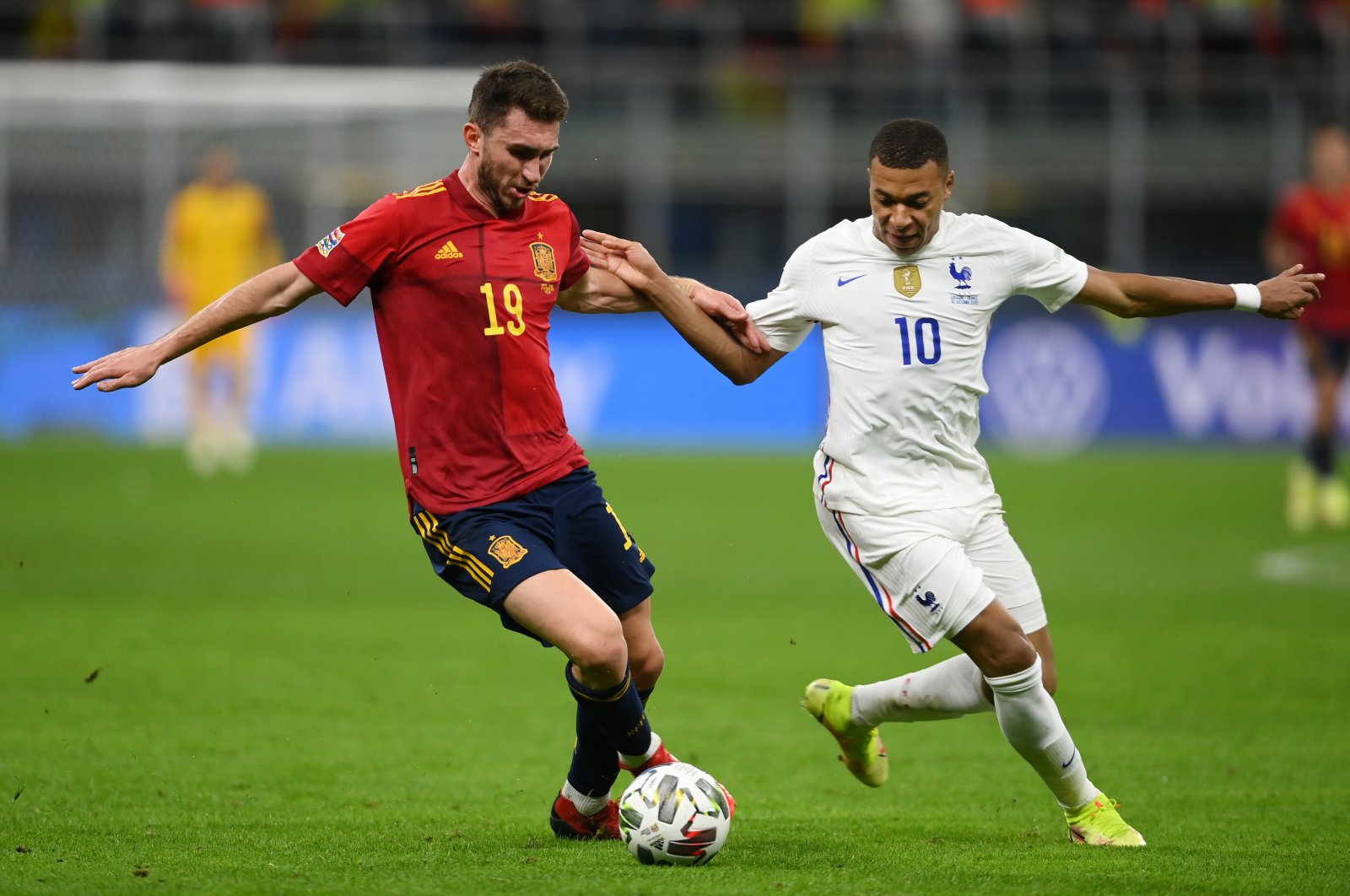 Spain&#039;s Aymeric Laporte (L) battles for possession with France&#039;s Kylian Mbappe during the UEFA Nations League 2021 Final match at San Siro Stadium, Milan, Italy, Oct. 10, 2021. (Getty Images Photo)