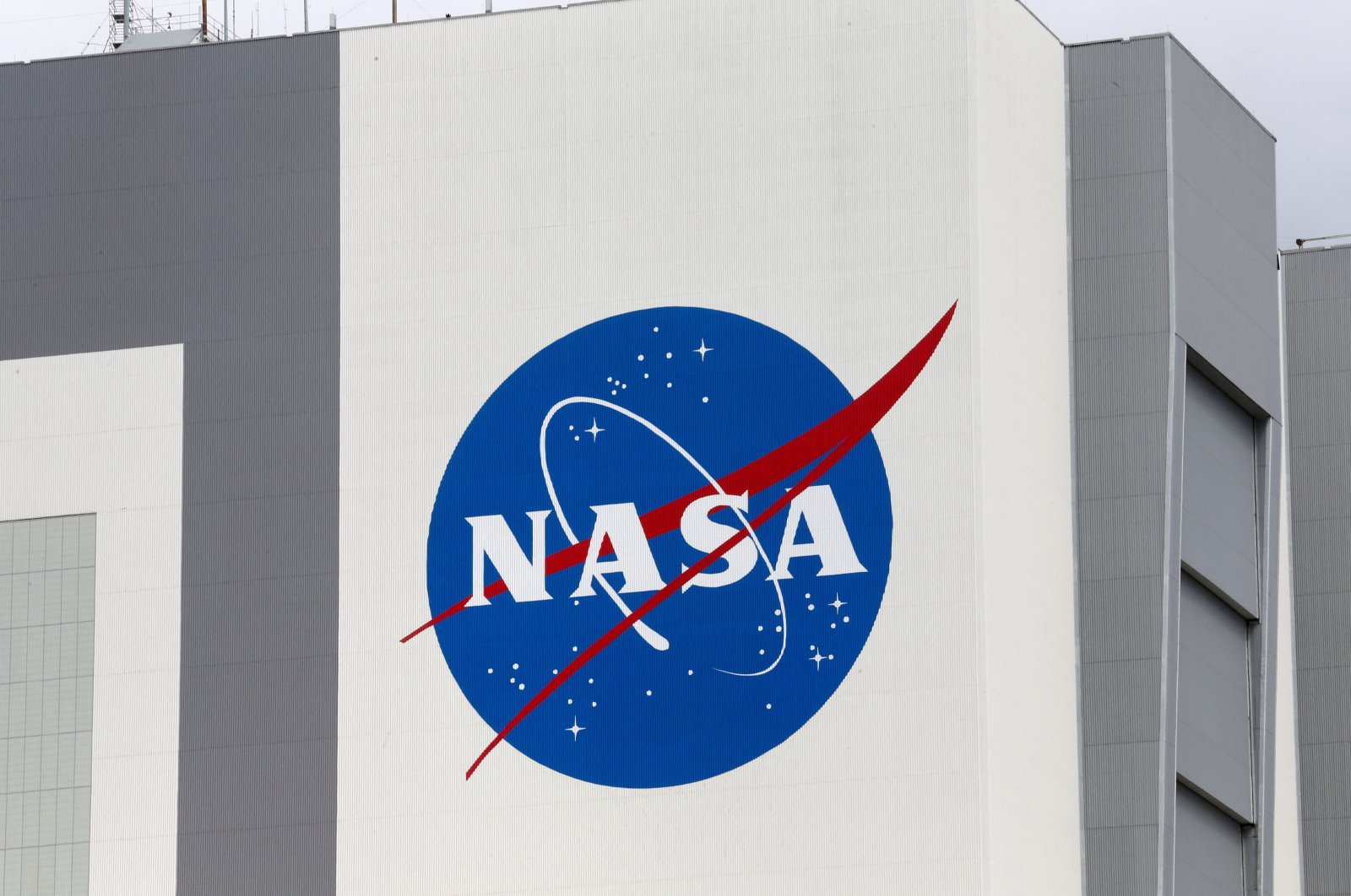 The NASA logo is seen at Kennedy Space Center ahead of the NASA/SpaceX launch of a commercial crew mission to the International Space Station, Cape Canaveral, Florida, U.S., April 16, 2021. (Reuters Photo)