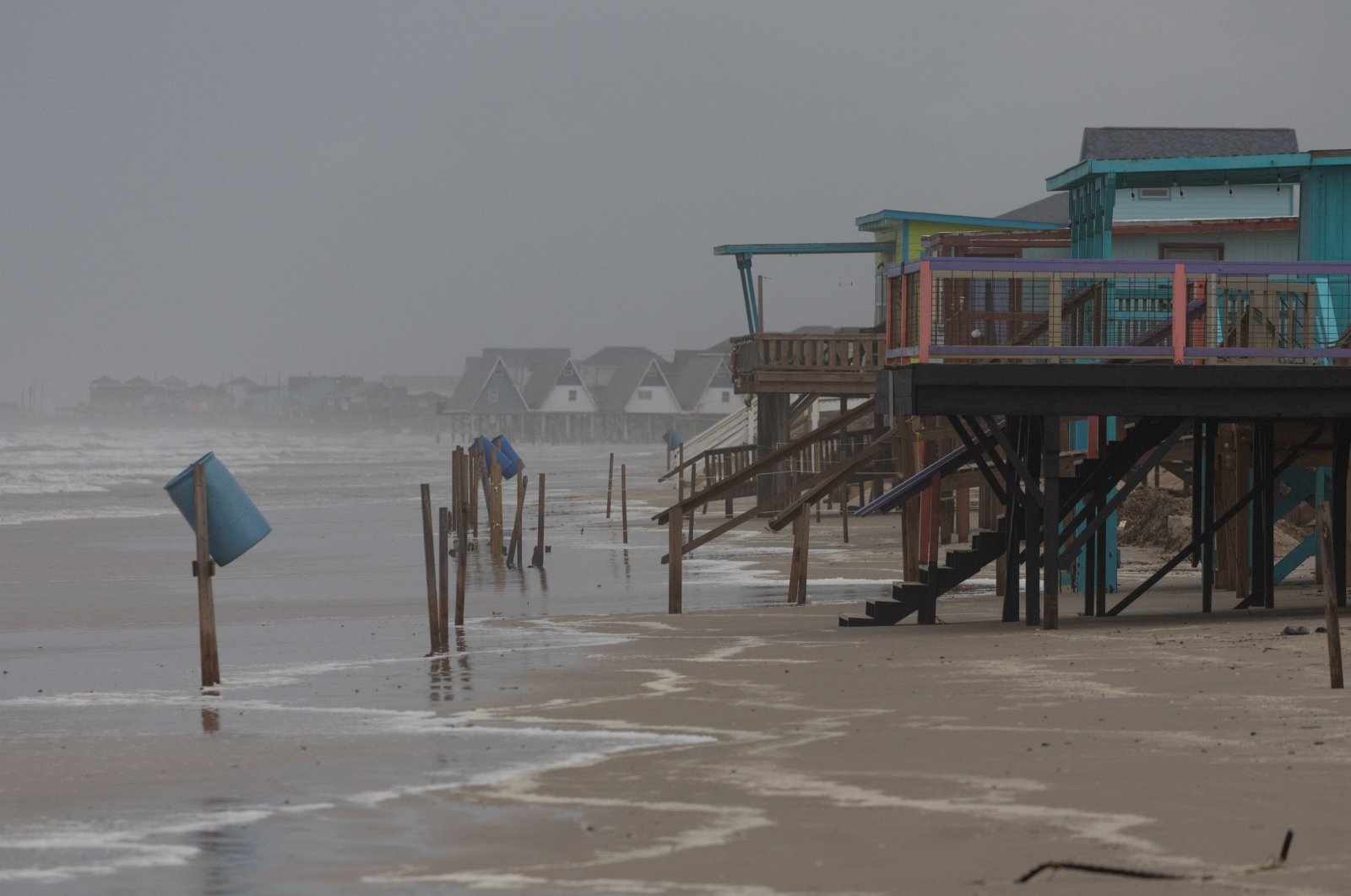 Rain and swells from Hurricane Beryl approach homes along Surfside Beach, Texas, U.S., July 7, 2024. (Reuters Photo)