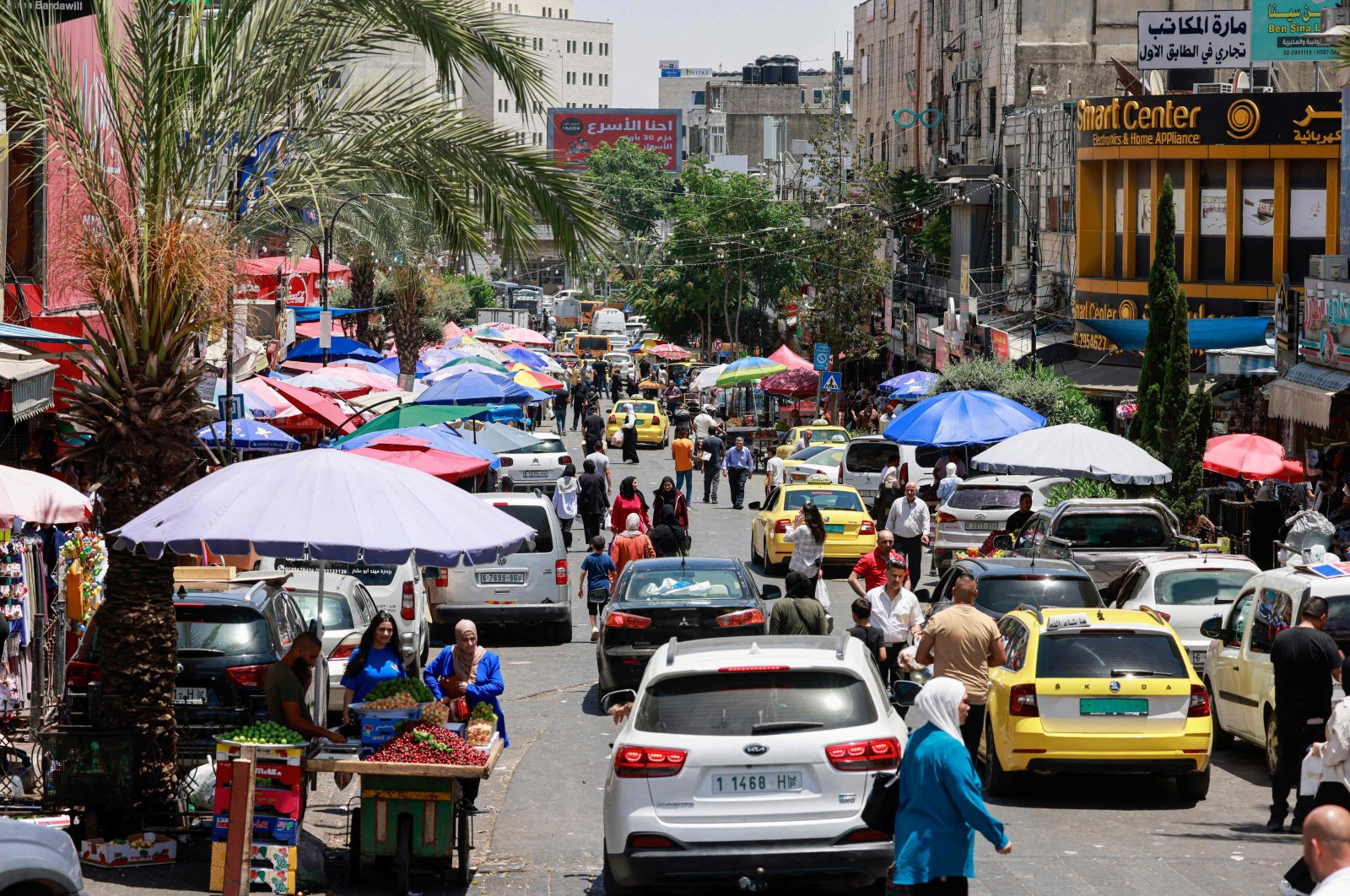 Palestinians crowd the main market in Ramallah city in the Israel-occupied West Bank, June 9, 2024. (AFP Photo)