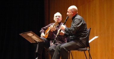 Classical guitar virtuoso Ahmet Kanneci and clarinetist Ekrem Öztan perform April, 12, 2008. (Sabah Archive Photo)