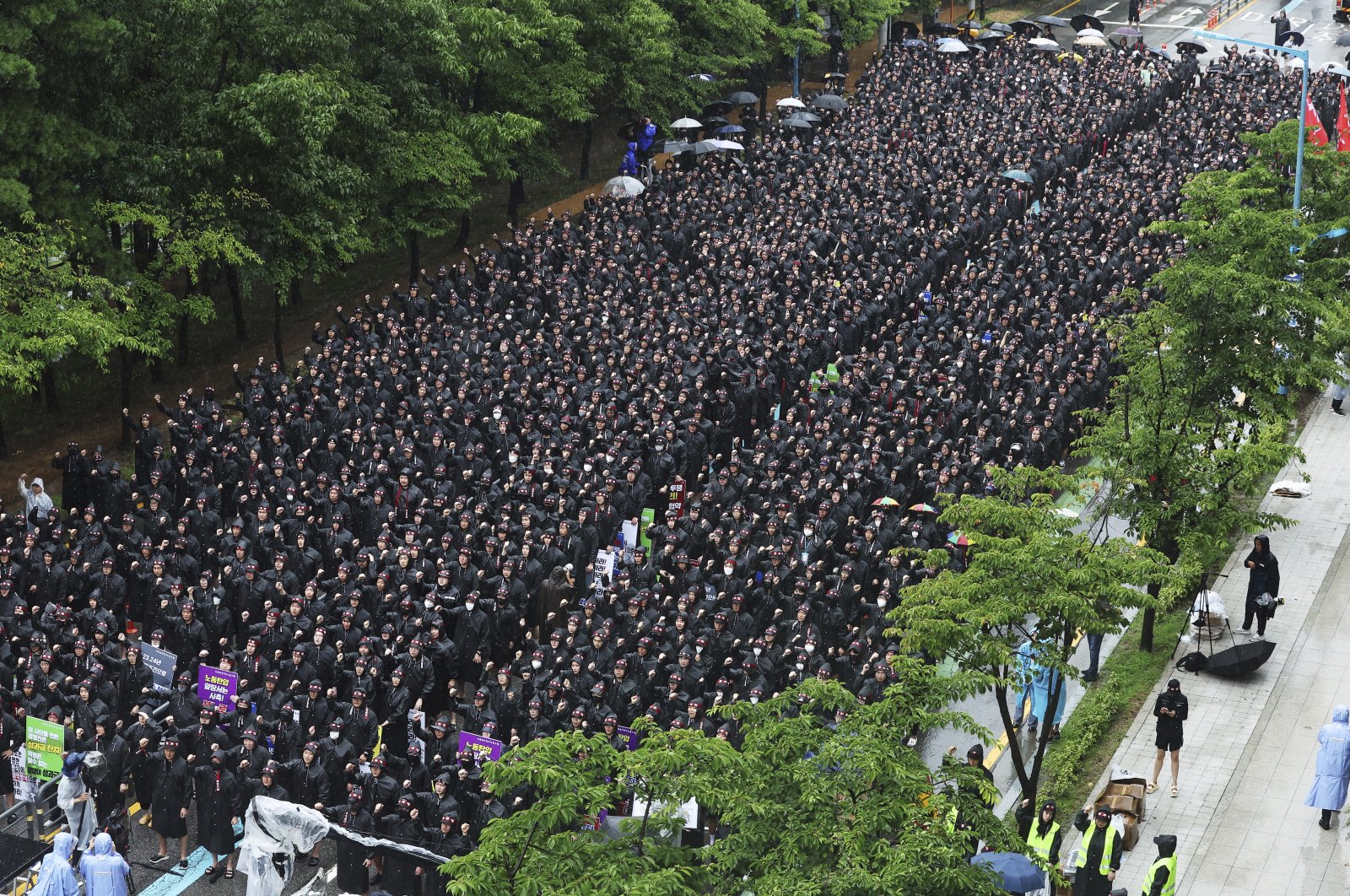 Members of the National Samsung Electronics Union gather during a rally outside of Samsung Electronics&#039; Hwaseong campus in Hwaseong, South Korea, July 8, 2024. (AP Photo)