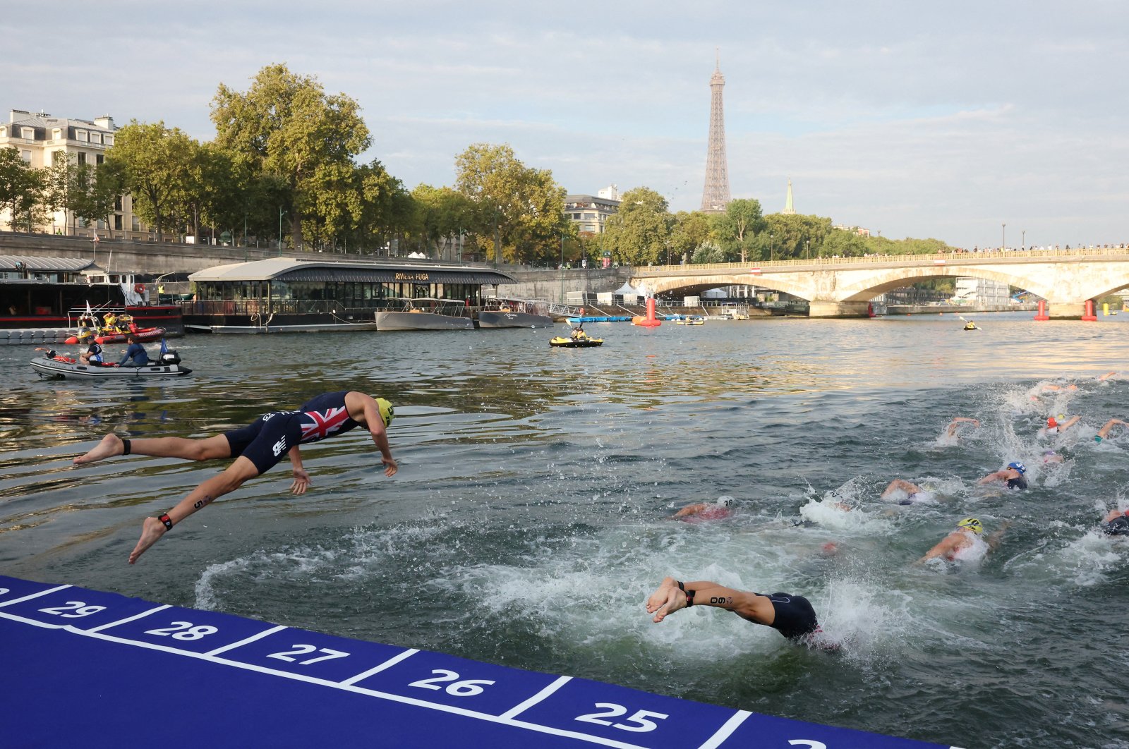 Athletes compete in the elite men&#039;s triathlon test event for the Olympics in the river Seine, Paris, France, Aug. 18, 2023. (Reuters Photo)