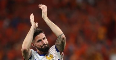 France&#039;s Olivier Giroud applauds after a draw in the UEFA Euro 2024 Group D football match between the Netherlands and France at the Leipzig Stadium, Leipzig, Germany, June 21, 2024. (AFP Photo)