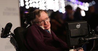 Professor Stephen Hawking arrives on the blue carpet for the U.K. premiere of &quot;The Theory Of Everything&quot; at the Odeon in Leicester Square, central London, Dec. 9, 2014. (AP Photo)