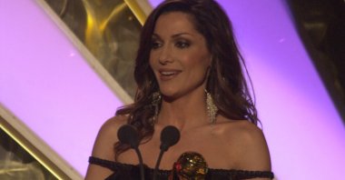 Despina Vandi was presented the Best Selling Greek Artist Award at the World Music Awards in 2002, Monte Carlo, Monaco. (Getty Images Photo)