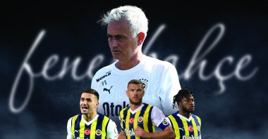 An illustration shows Fenerbahçe coach Jose Mourinho (C) and some of his players. (Illustration by Mehmet Mücahıt Yılmaz)