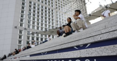 People are pictured on the steps of La Grande Arche ahead of the Paris 2024 Olympics, Paris, France, July 21, 2024. (Reuters Photo) 
