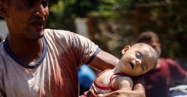  A Palestinian man reacts while holding the body of his child killed in Israeli strikes, at Nasser hospital, in Khan Younis in the southern Gaza Strip July 22, 2024. (Reuters Photo)