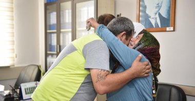 Dürdane Göçmen, 76, hugs municipal worker Özkan Koçak after he returned her lost bag containing gold and cash, in Kepez, Antalya, western Türkiye, July 23, 2024. (AA Photo)