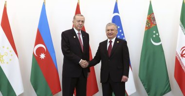 President Recep Tayyip Erdoğan shakes hands with Uzbek President Shavkat Mirziyoyev, Tashkent, Uzbekistan, Nov. 9, 2023. (AP Photo)