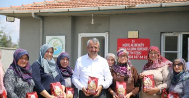 Edirne Governor Yunus Sezer (C) poses for a photo with the entrepreneurial women in Meriç, Edirne, Türkiye, July 24, 2024. (AA Photo)