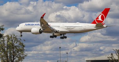 A Turkish Airlines Airbus A350-900 aircraft lands at London Heathrow Airport, London, U.K., Aug. 24, 2022. (Reuters Photo)