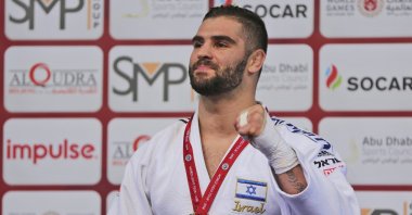 Israel&#039;s Peter Paltchik poses with his gold medal during the Abu Dhabi Grand Slam Judo tournament in Abu Dhabi, UAE, Oct. 29, 2018. (AP Photo)