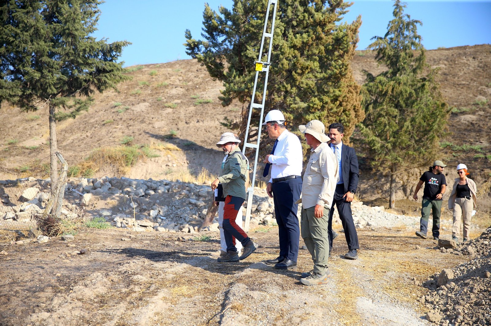 Members of the Scientific and Technological Research Council of Türkiye (TÜBİTAK) team conduct research for Türkiye&#039;s earthquake hazard map and active fault lines. (AA Photo)