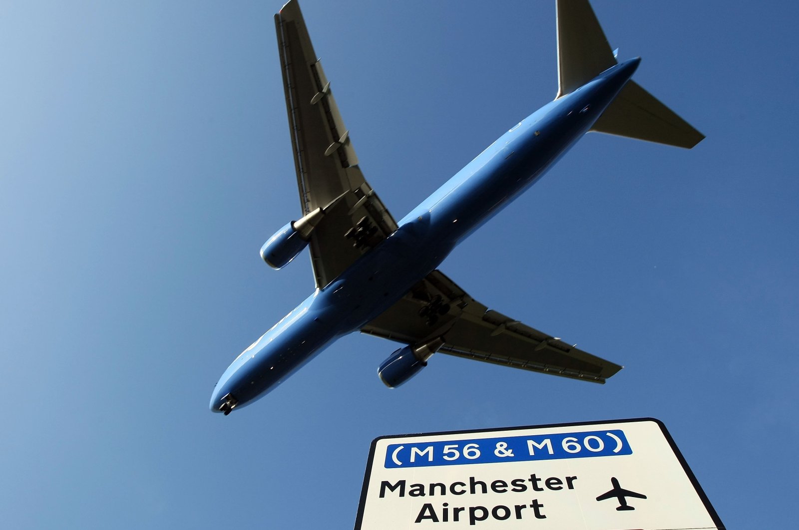 A passenger aircraft landing at Manchester International Airport approaches the runway on Jan. 28, 2008, Manchester, England. (Getty Images)