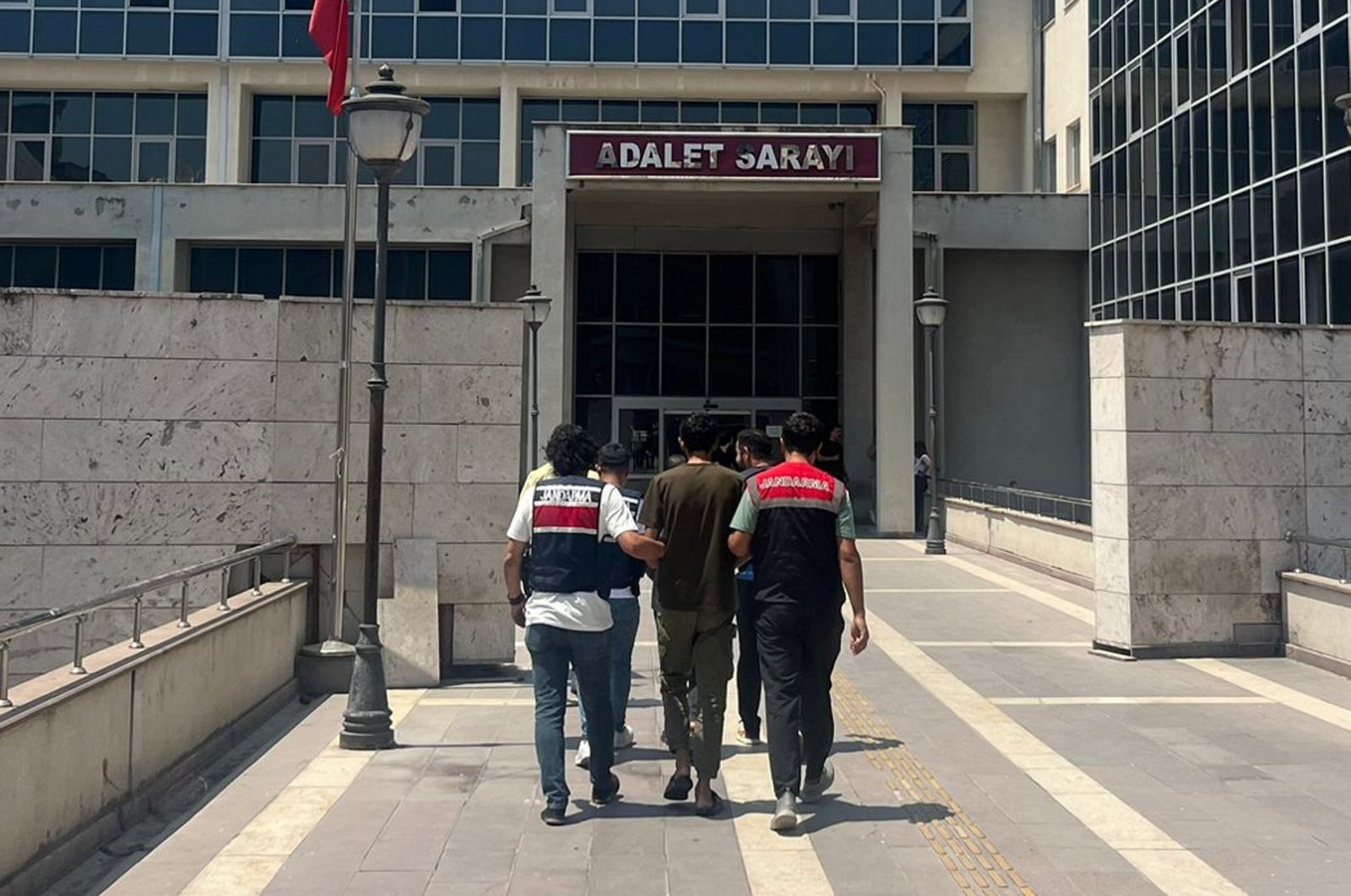 Gendarmerie officers escort a Daesh suspect to the courthouse following his detention, southern Osmaniye province, Türkiye, July 16, 2024. (AA Photo)