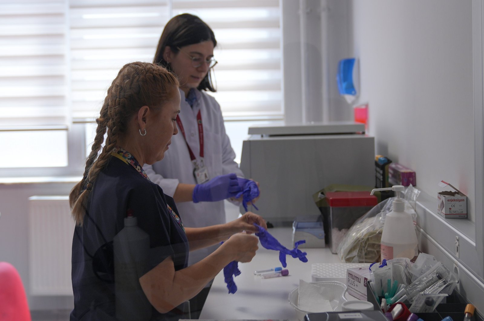 Researchers work at Ankara University&#039;s Phase 1 Clinical Research Center, Ankara, Türkiye, July 26, 2024. (AA Photo)