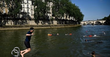 Parisians dive in the Seine after the mayor of Paris swims in the river to demonstrate that it is clean enough to host the outdoor swimming, Paris, France, July 17, 2024. (AFP Photo)