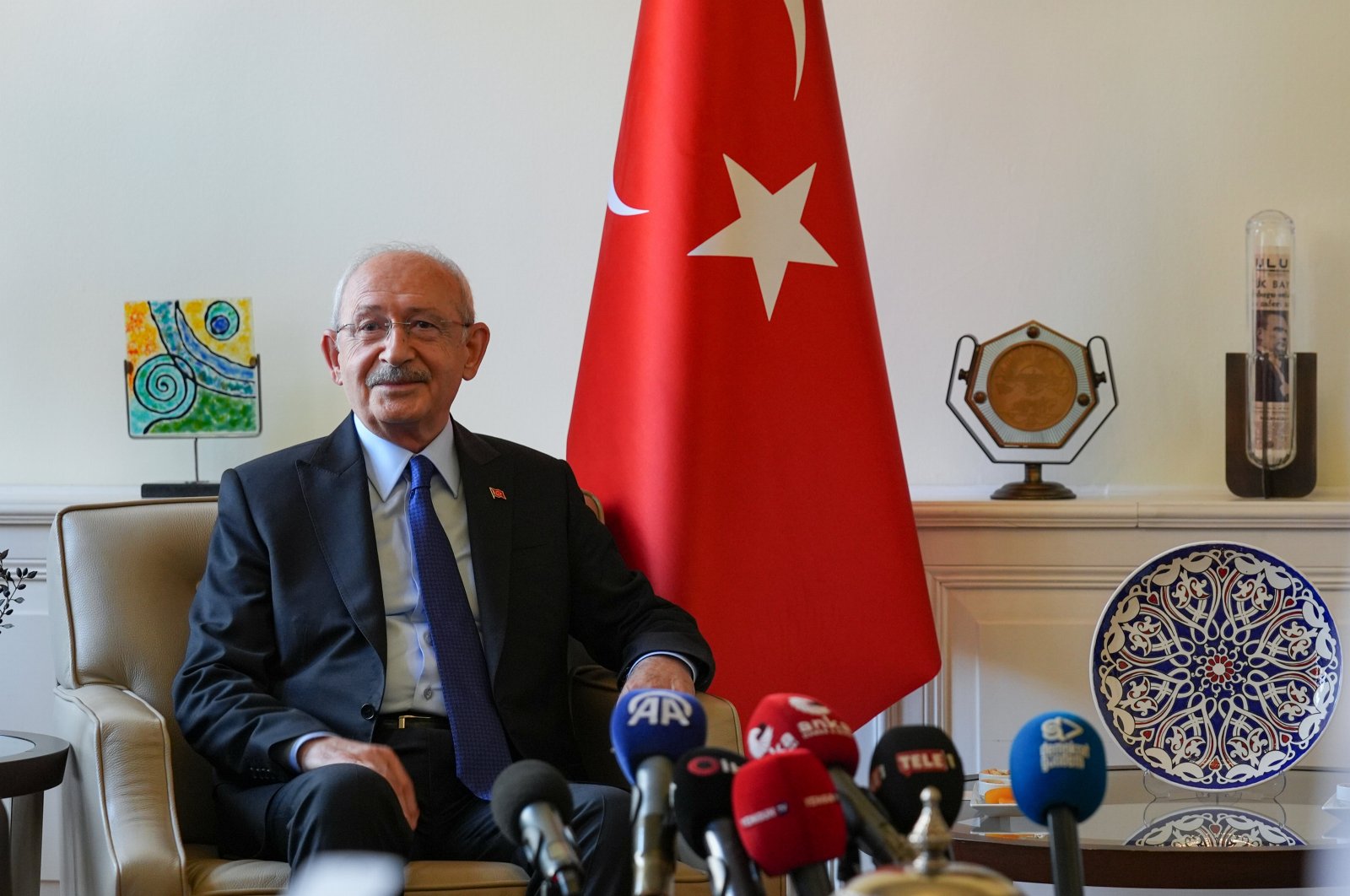 Former CHP Chair Kemal Kılıçdaroğlu attends a meeting with Izmir Mayor Cemil Tugay (not pictured), Izmir, western Türkiye, July 24, 2024. (AA Photo)