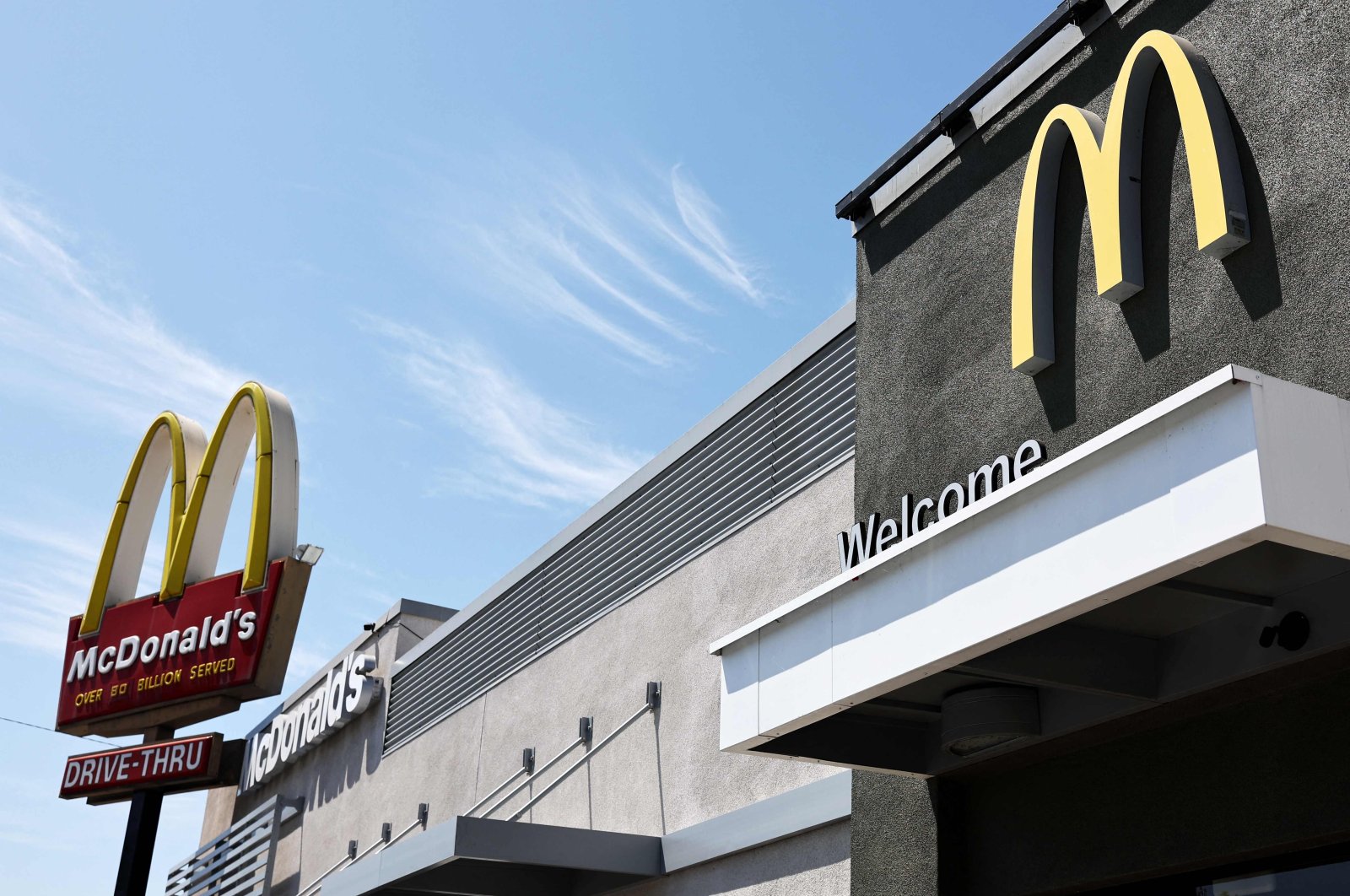 The McDonald&#039;s logo is displayed at a McDonald&#039;s restaurant in Burbank, California, U.S., July 22, 2024. (AFP Photo)