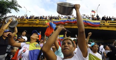 A man bangs a cooking pot during a protest against Venezuelan President Nicolas Maduro&#039;s government in Valencia, Carabobo state, Venezuela, July 29, 2024. (AFP Photo)