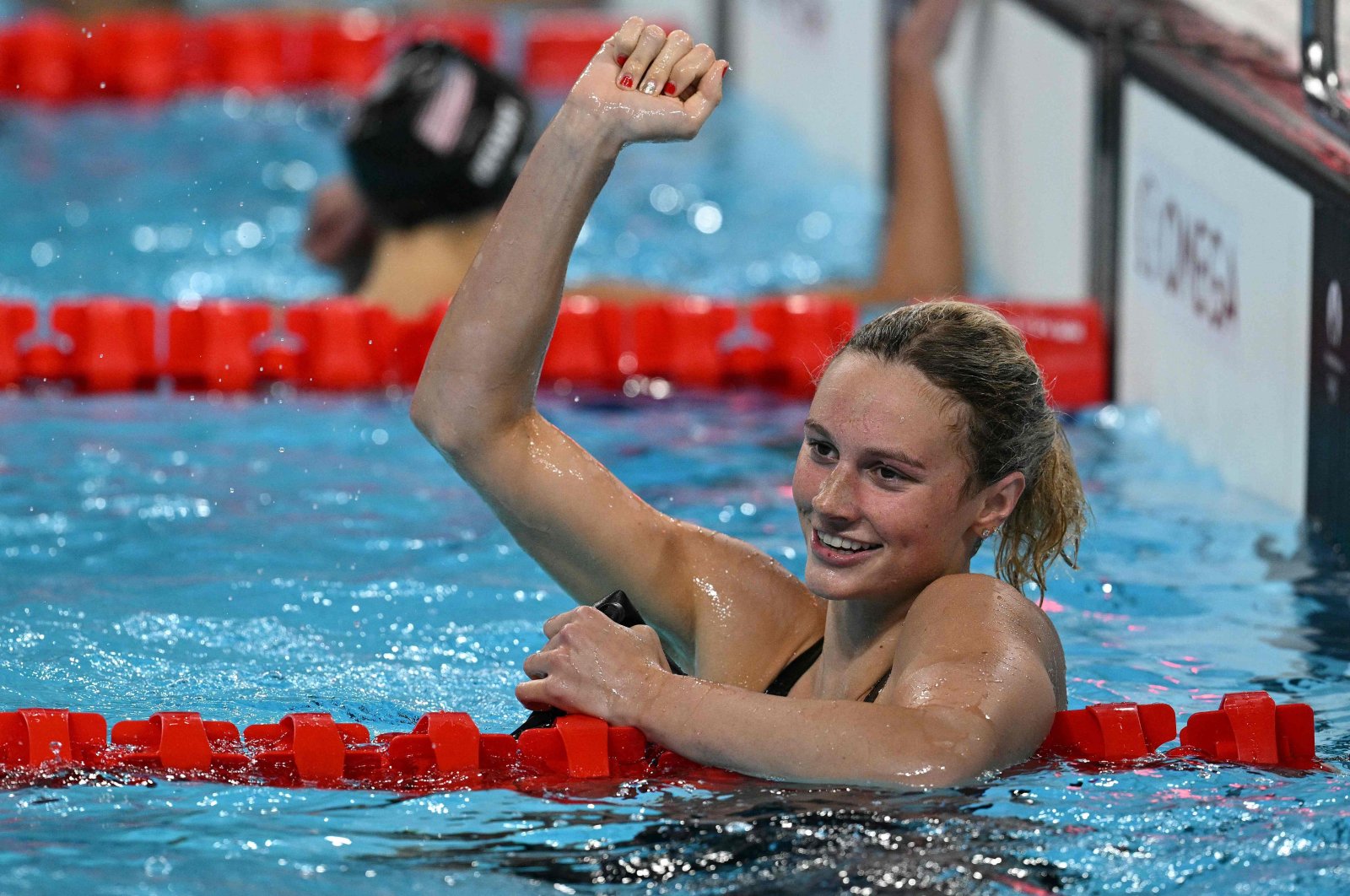 Canada&#039;s Summer Mcintosh celebrates after winning the final of the women&#039;s 400-meter individual medley swimming event during the Paris 2024 Olympic Games at the Paris La Defense Arena, Nanterre, Paris, France, July 29, 2024. (AFP Photo)