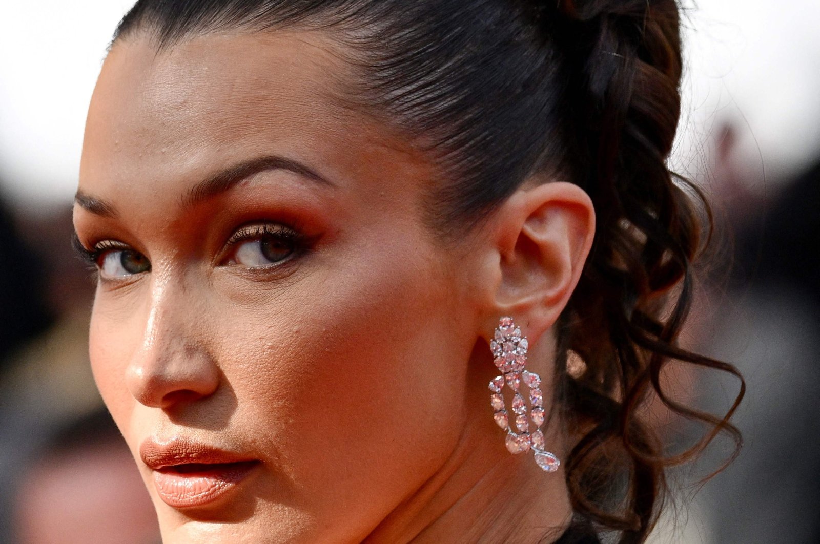 U.S. model Bella Hadid arrives for the screening of the film &quot;L&#039;Amour Ouf&quot; (Beating Hearts) at the 77th edition of the Cannes Film Festival in Cannes, France, May 23, 2024. (AFP Photo)