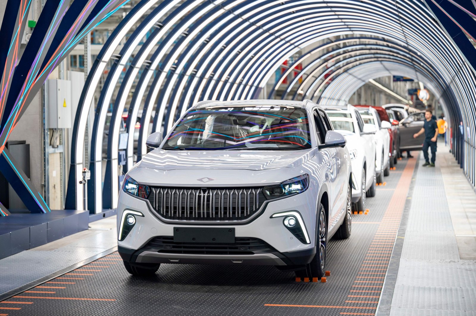 Employees work on a car assembly line at a factory of Togg at the Gemlik Togg Technology Campus, Bursa, northwestern Türkiye, May 17, 2024. (AFP Photo)