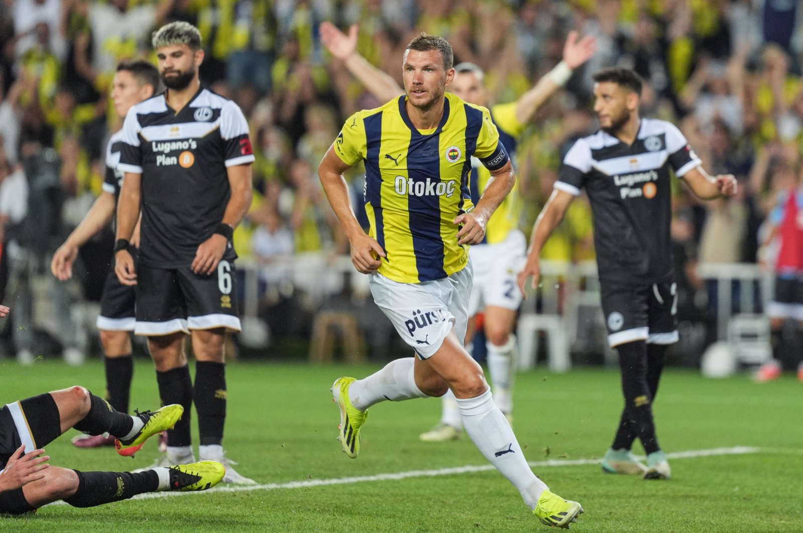 Fenerbahçe&#039;s Edin Dzeko (C) celebrates after scoring a UEFA Champions League 2nd qualifying round goal against Lugano, Istanbul, Türkiye, July 30, 2024. (AA Photo)