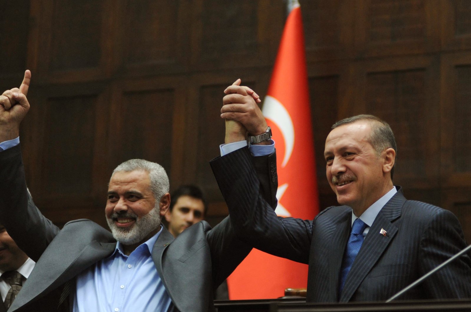 The Gaza Strip&#039;s Hamas Prime minister Ismail Haniya (L) and his Turkish counterpart Recep Tayyip Erdoğan salute together the lawmakers of Erdoğan&#039;s Justice and Development Party at the Parliament in Ankara, Türkiye, Jan. 3, 2012. (AFP Photo)