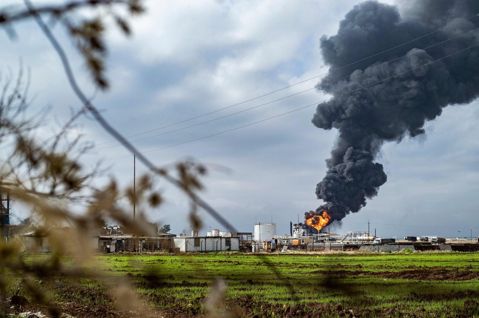 Thick smoke billows from a raging fire at a storage tank of the PKK/YPG-occupied al-Awda oil field facility, a day after a reported Turkish strike, in northeastern Syria, Dec. 24, 2023. (AFP Photo)