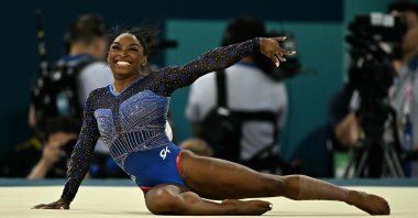 U.S.&#039; Simone Biles competes in the floor exercise event of the artistic gymnastics women&#039;s all-around final during the Paris 2024 Olympic Games at the Bercy Arena, Paris, France, Aug. 1, 2024. (AFP Photo)