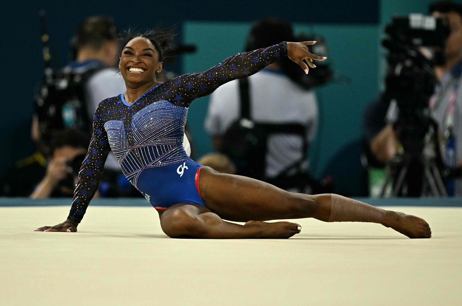 U.S.&#039; Simone Biles competes in the floor exercise event of the artistic gymnastics women&#039;s all-around final during the Paris 2024 Olympic Games at the Bercy Arena, Paris, France, Aug. 1, 2024. (AFP Photo)