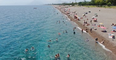 General view of tourists on a beach in Antalya, southern Türkiye, Aug. 3, 2024. (IHA Photo)