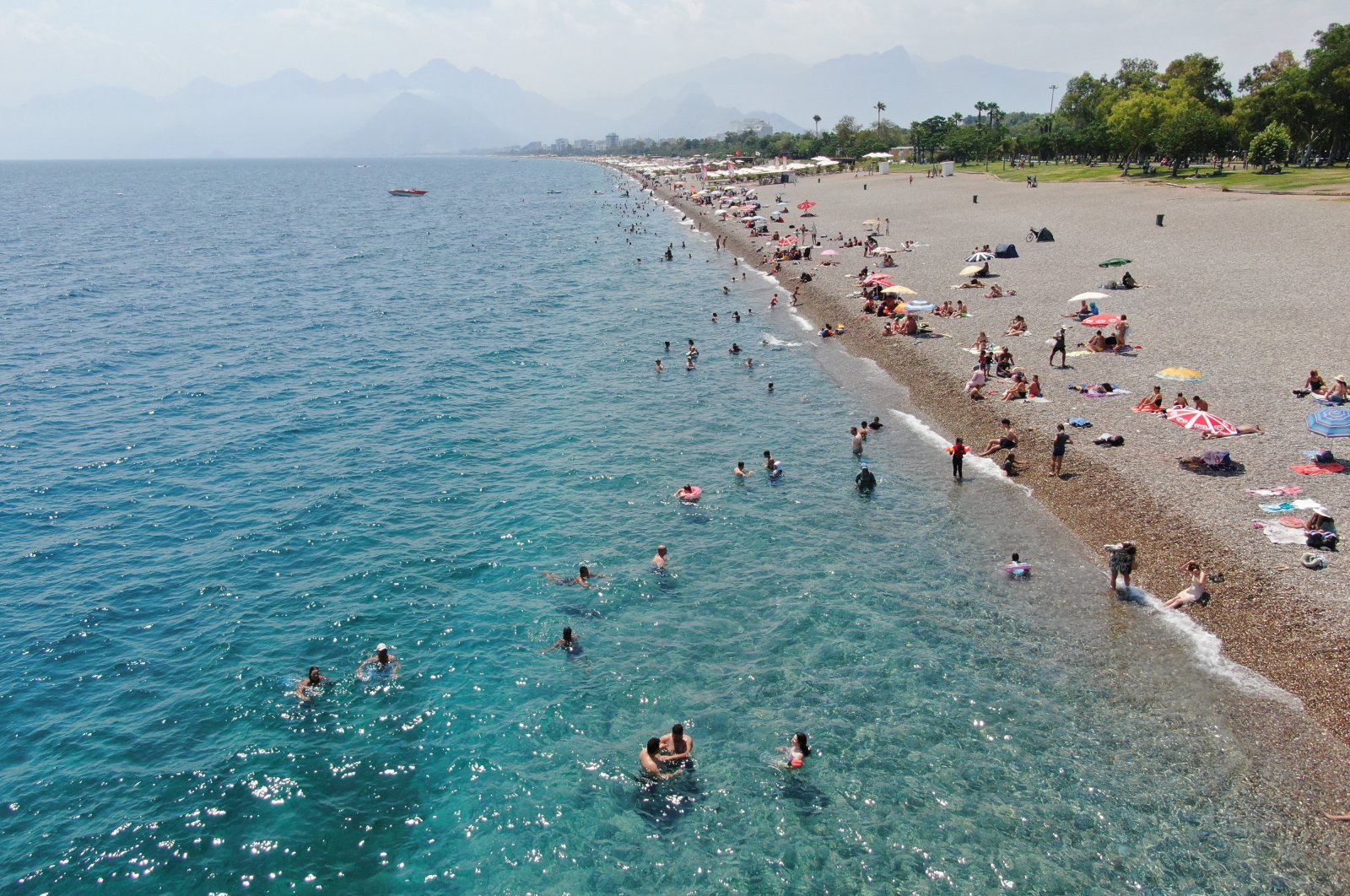 General view of tourists on a beach in Antalya, southern Türkiye, Aug. 3, 2024. (IHA Photo)