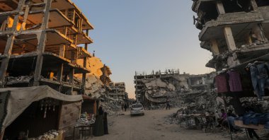 Internally displaced Palestinians move in the streets of Khan Younis after a new evacuation order was issued by the Israel Defense Forces (IDF), southern Gaza Strip, Palestine, Aug. 4, 2024. (EPA Photo)