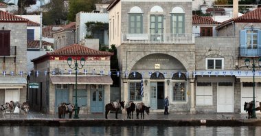 This photograph shows a view of the port of the island of Hydra, Greece, Nov. 12, 2016. (AFP Photo)