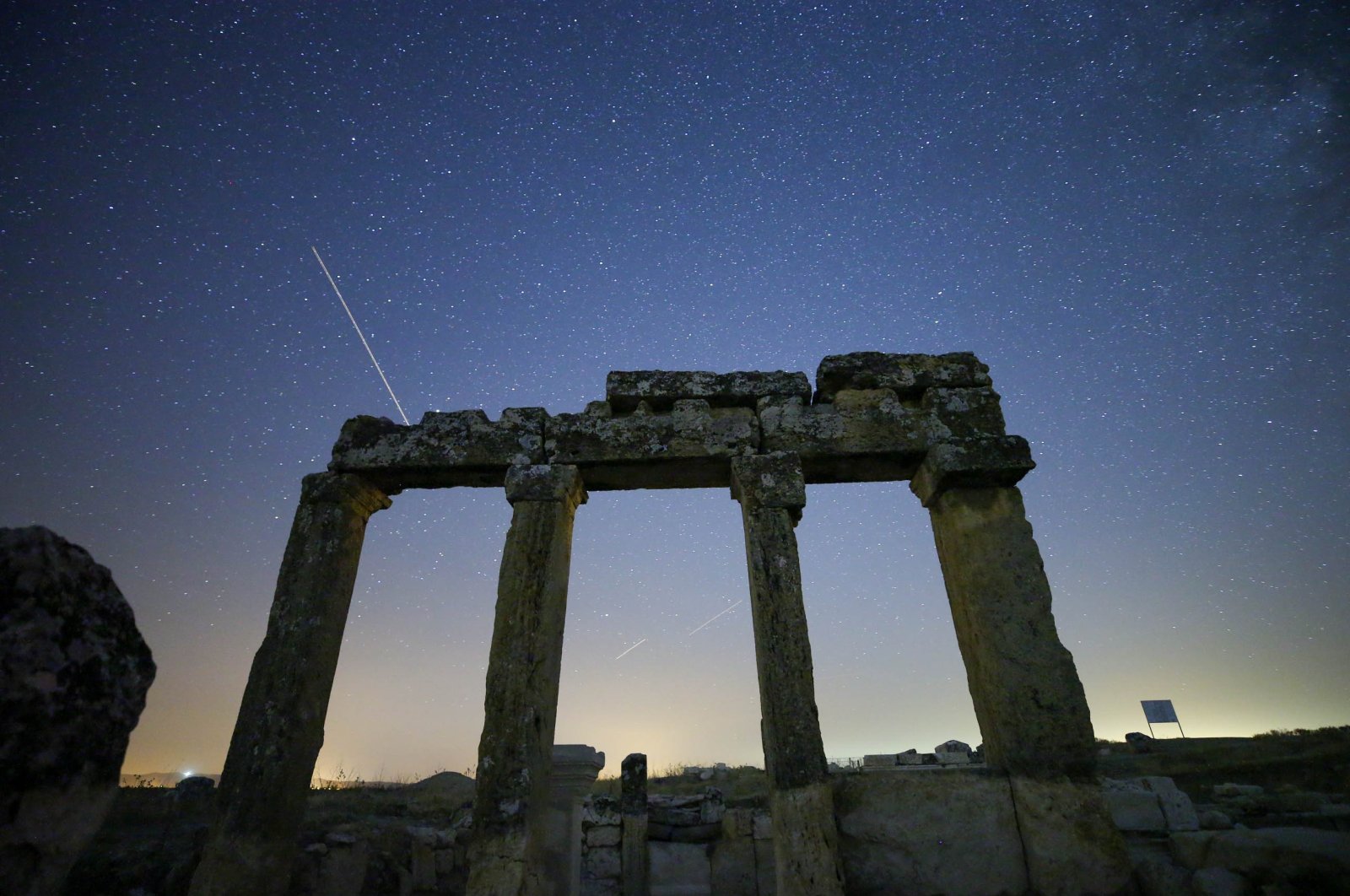 Starry night of Türkiye’s Blaundos: Milky Way illuminates ancient city