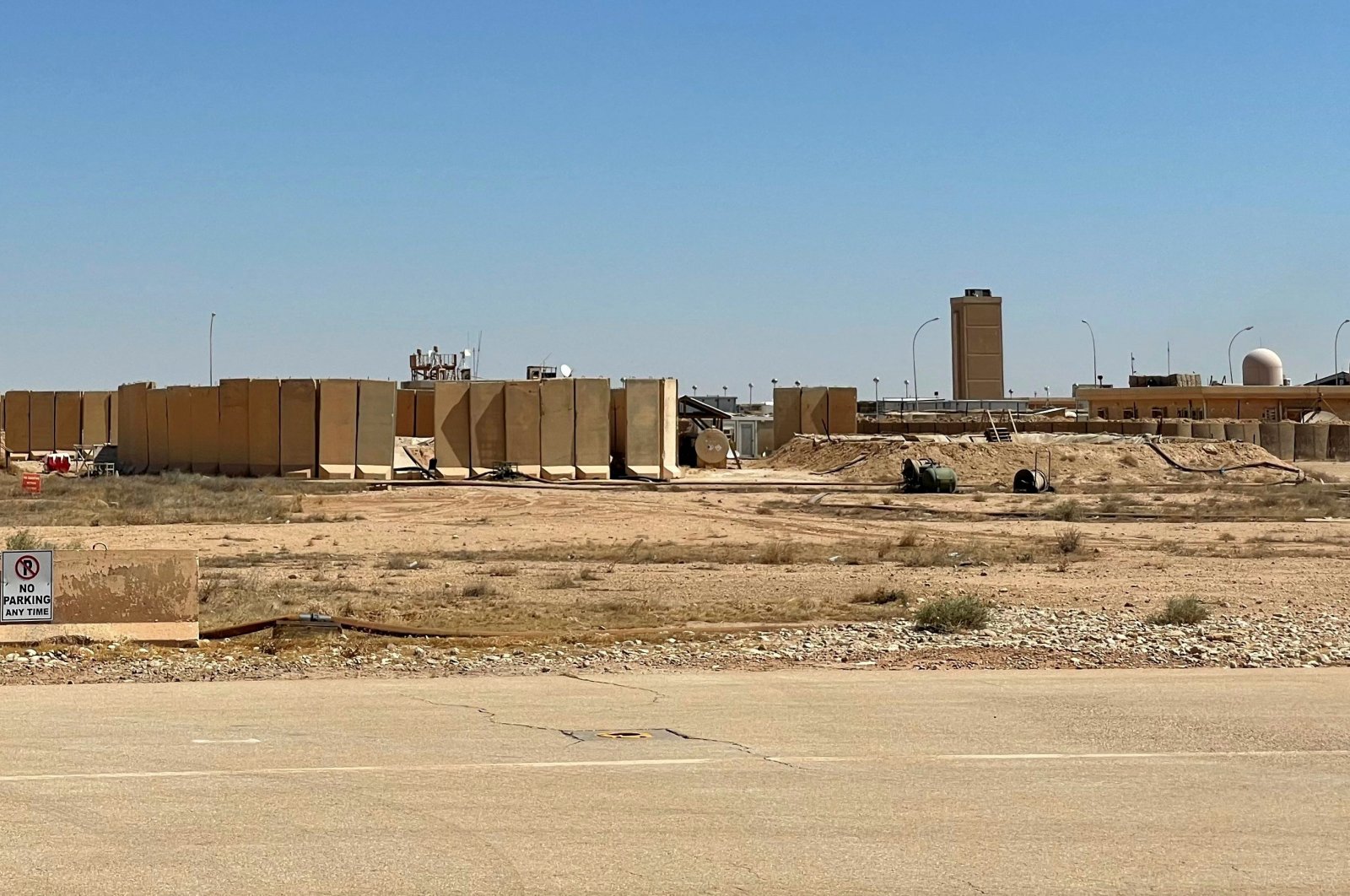 (FILES) This picture taken on July 8, 2021 shows a view of the Ain al-Assad air base hosting US forces in Iraq in the western Anbar province. Rockets were launched on August 5, 2024 against the Iraqi base hosting US troops days after an American strike killed four pro-Iran Iraqi fighters, and amid fears of regional escalation, Iraqi sources said. (Photo by Ayman HENNA / AFP)