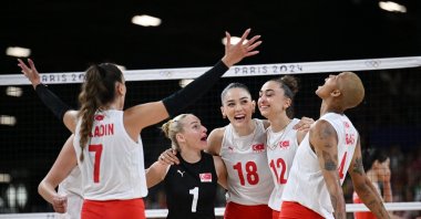 Turkish women&#039;s volleyball team players celebrate during the 2024 Paris Olympics quarterfinals match against China, Paris, France, Aug. 6, 2024. (Reuters Photo)