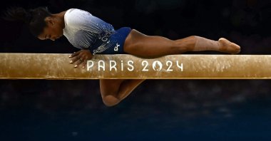 U.S.&#039; Simone Biles competes in the artistic gymnastics women&#039;s balance beam final during the Paris 2024 Olympic Games at the Bercy Arena, Paris, France, Aug. 5, 2024. (AFP Photo)
